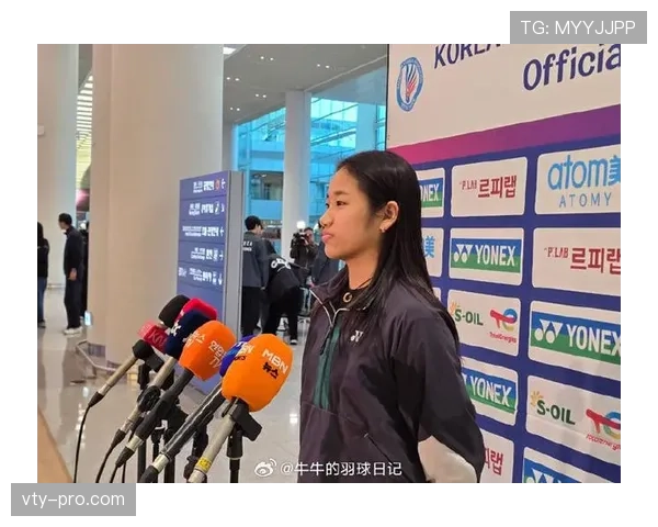 安洗莹赛场上拼命,豪宅里却像隋棠开派对,这反差我真顶不住! 安洗莹赛场上拼命,豪宅里却像隋棠开派对,这反差我真顶不住!