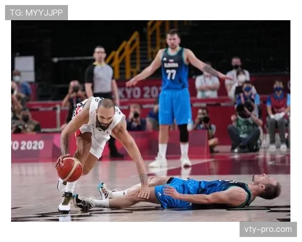 篮球合理冲撞规则详解：合法对抗与犯规动作的区别解析